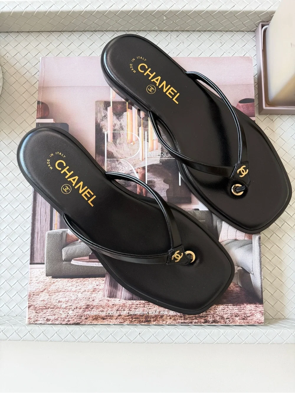 Chanel 2026 MÉTIERS D’ART Black Leather Gold CC Logo Flip Flop Slides Thong 40